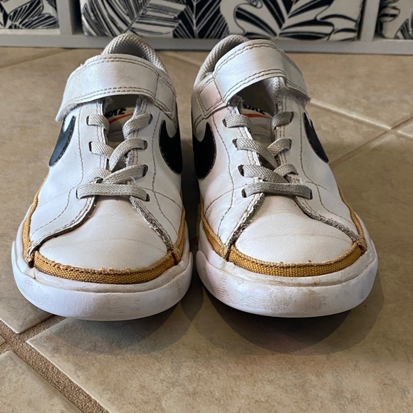 Nike Court Legacy White and Black Sneakers Youth Size 1 - Picture 3 of 15